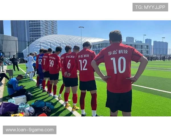 足球巨星赛跑争锋 谁能在绿茵场外挑战极限速度